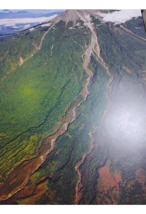 GUATEMALA TEJIDA EN EL CIELO WOVEN IN HEAVEN